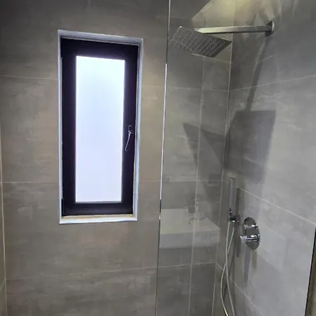 Stay-five 3 Modern Self Check-in Mine Peza Appart hôtel Tirana