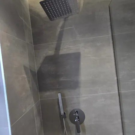 Stay-five 3 Modern Self Check-in Mine Peza Appart hôtel Tirana