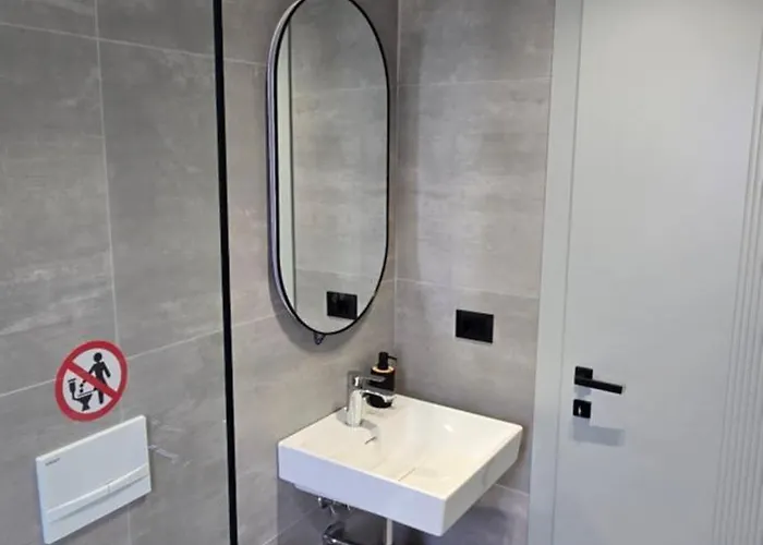 Stay-five 3 Modern Self Check-in Mine Peza Appart hôtel Tirana