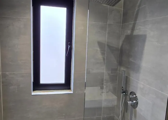 Stay-five 3 Modern Self Check-in Mine Peza Appart hôtel Tirana