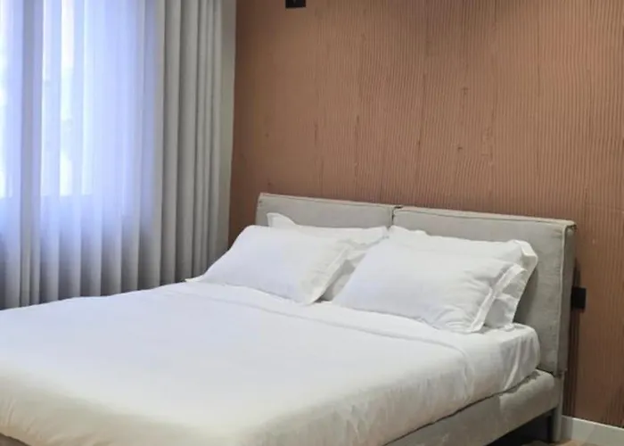 Stay-five 3 Modern Self Check-in Mine Peza