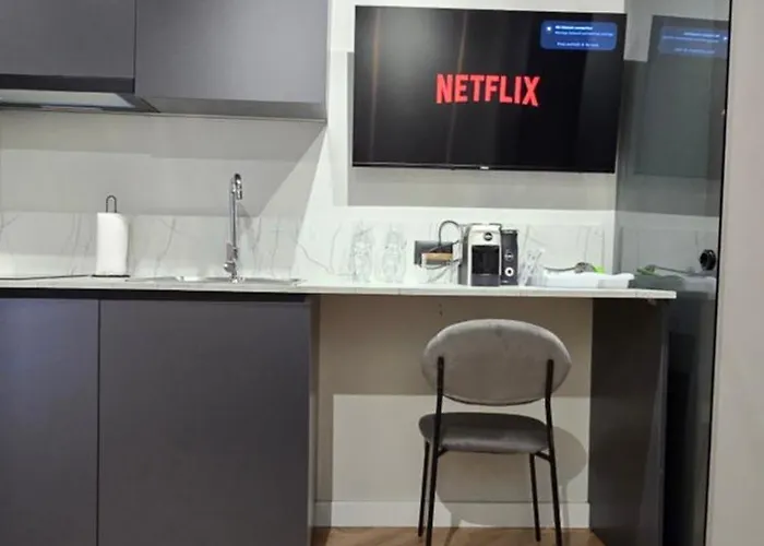 Stay-five 3 Modern Self Check-in Mine Peza Aparthotel