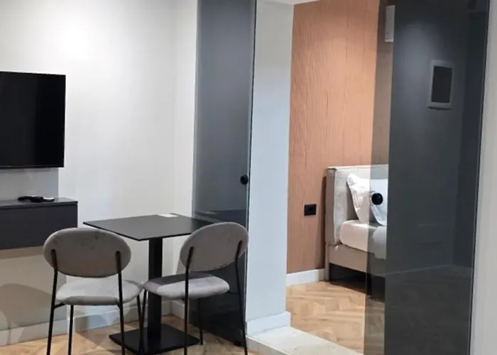 Stay-five 3 Modern Self Check-in Mine Peza 3* Tirana