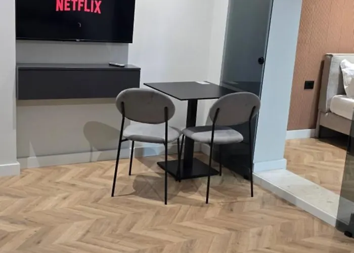 Stay-five 3 Modern Self Check-in Mine Peza 3*