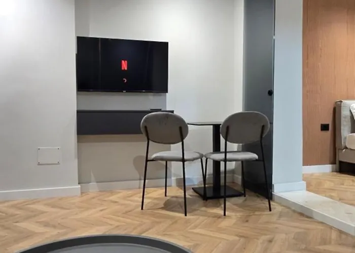 Stay-five 3 Modern Self Check-in Mine Peza 3* Tirana