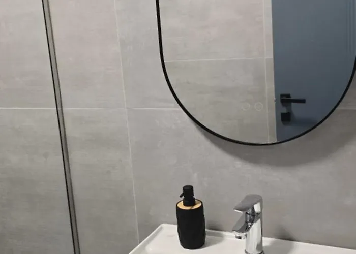 Stay-five 3 Modern Self Check-in Mine Peza 3* Tirana