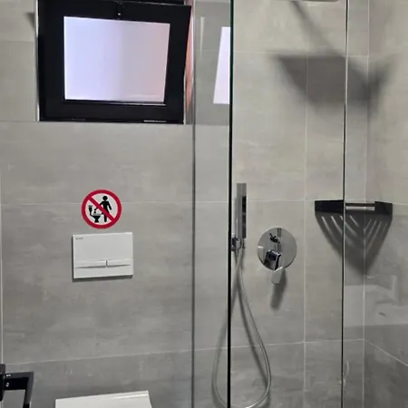 Stay-five 3 Modern Self Check-in Mine Peza Τίρανα