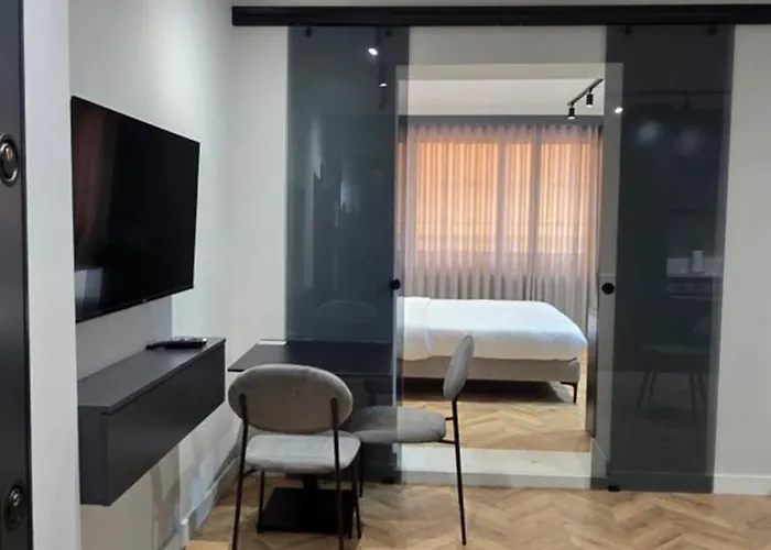 Stay-five 3 Modern Self Check-in Mine Peza Tirana