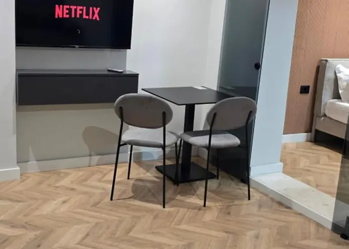 Stay-five 3 Modern Self Check-in Mine Peza 3*